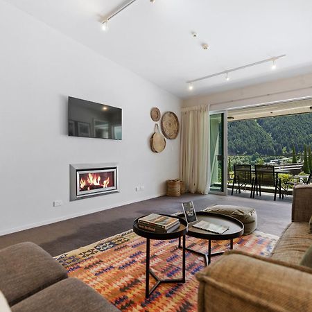 Appartamento Stylish Haven Luxury Interiors In Prime Location Distretto di Distretto di Queenstown Esterno foto