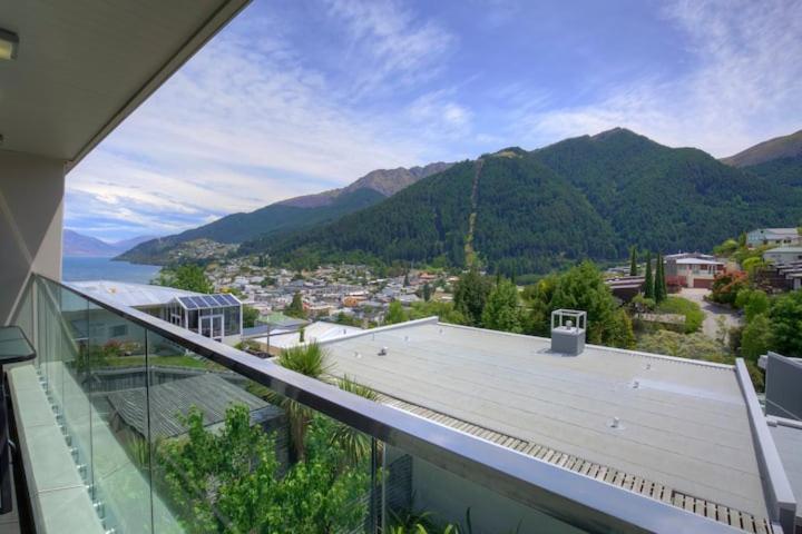 Appartamento Stylish Haven Luxury Interiors In Prime Location Distretto di Distretto di Queenstown Esterno foto