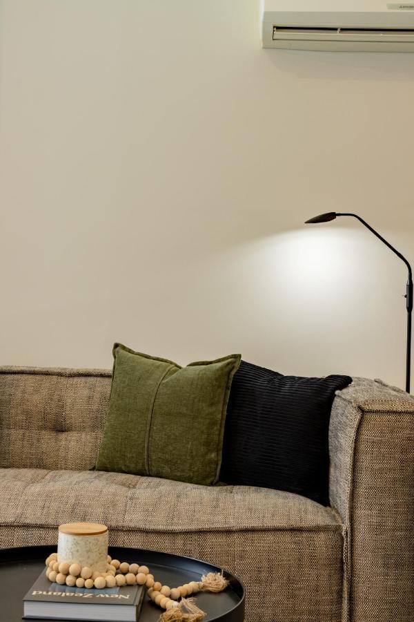 Appartamento Stylish Haven Luxury Interiors In Prime Location Distretto di Distretto di Queenstown Esterno foto