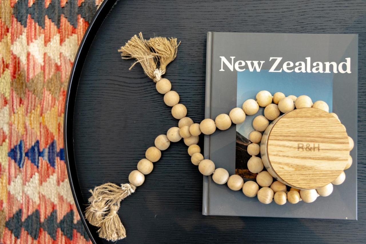 Appartamento Stylish Haven Luxury Interiors In Prime Location Distretto di Distretto di Queenstown Esterno foto