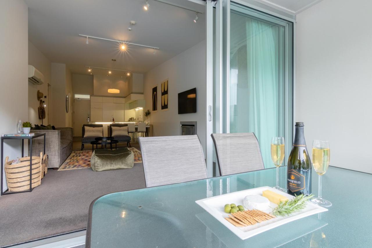 Appartamento Stylish Haven Luxury Interiors In Prime Location Distretto di Distretto di Queenstown Esterno foto