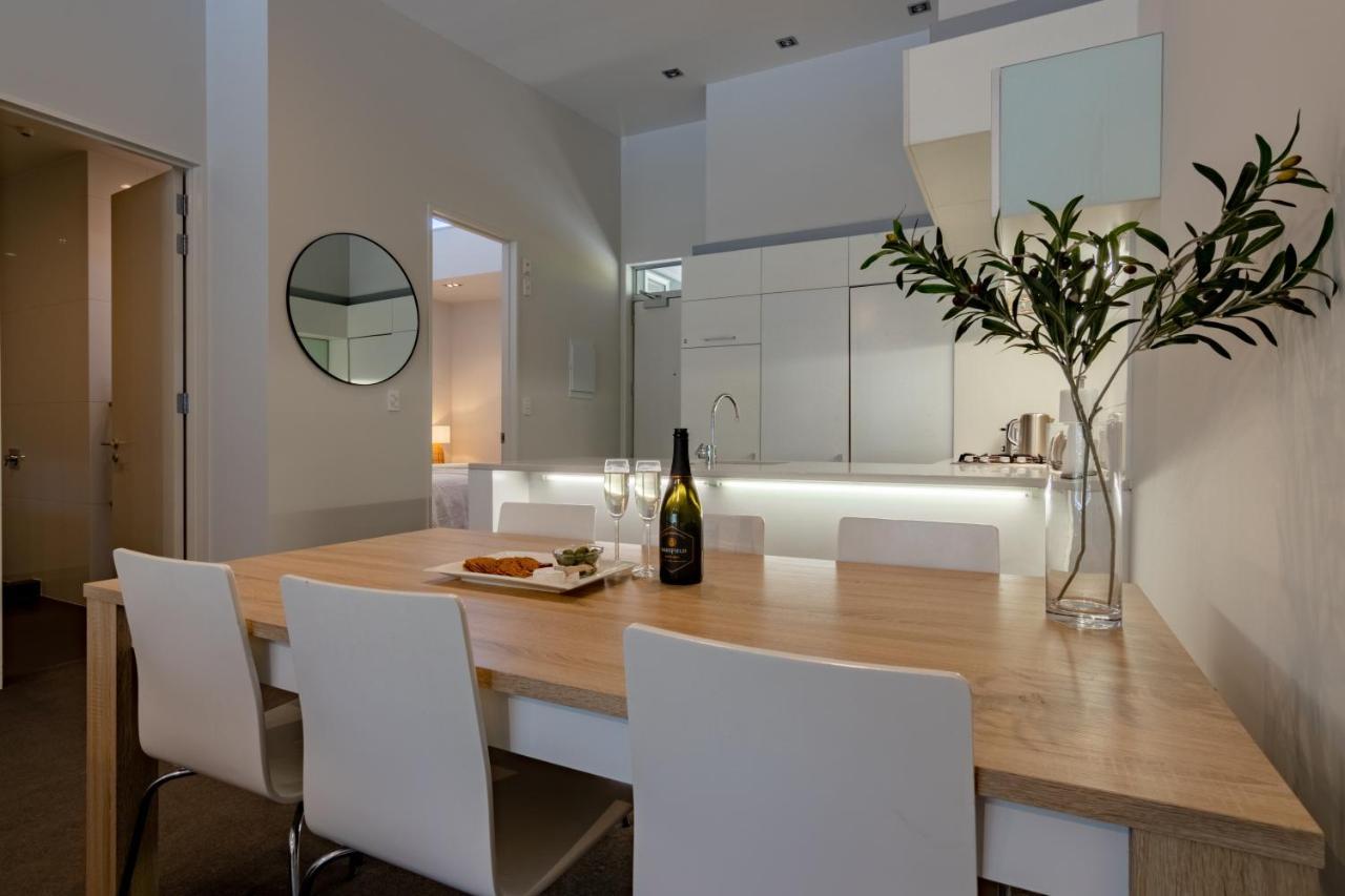 Appartamento Stylish Haven Luxury Interiors In Prime Location Distretto di Distretto di Queenstown Esterno foto