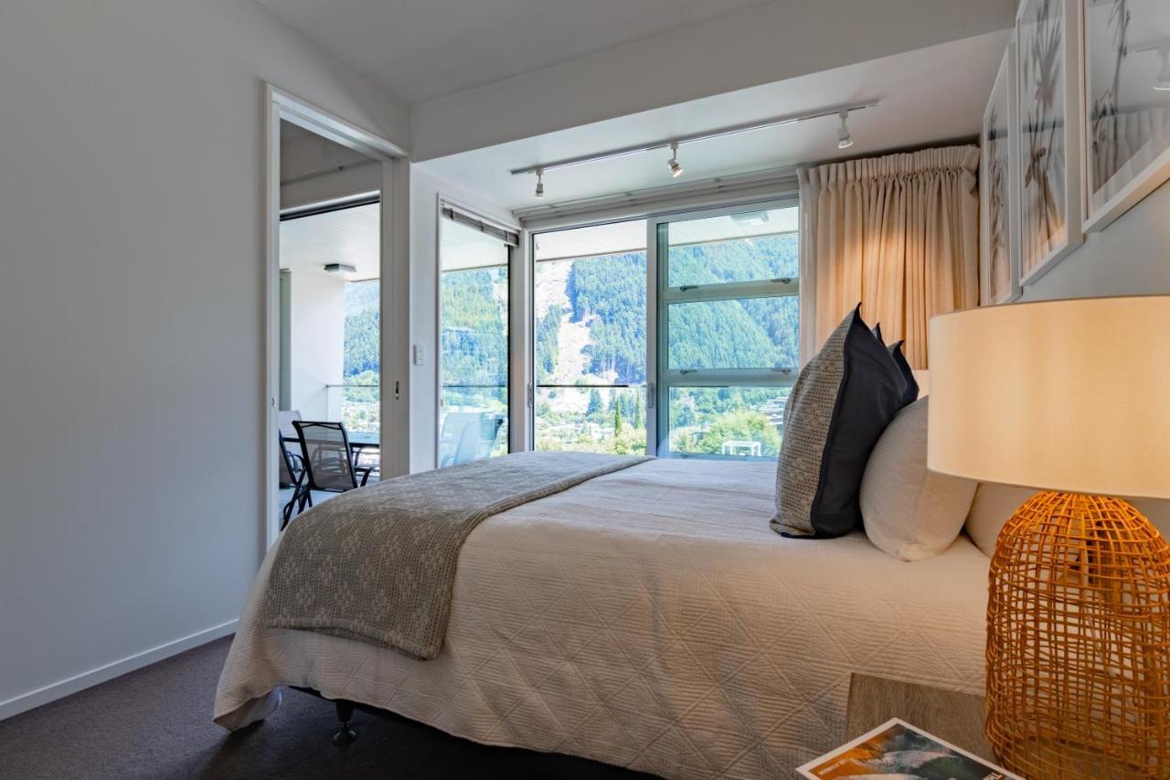 Appartamento Stylish Haven Luxury Interiors In Prime Location Distretto di Distretto di Queenstown Esterno foto