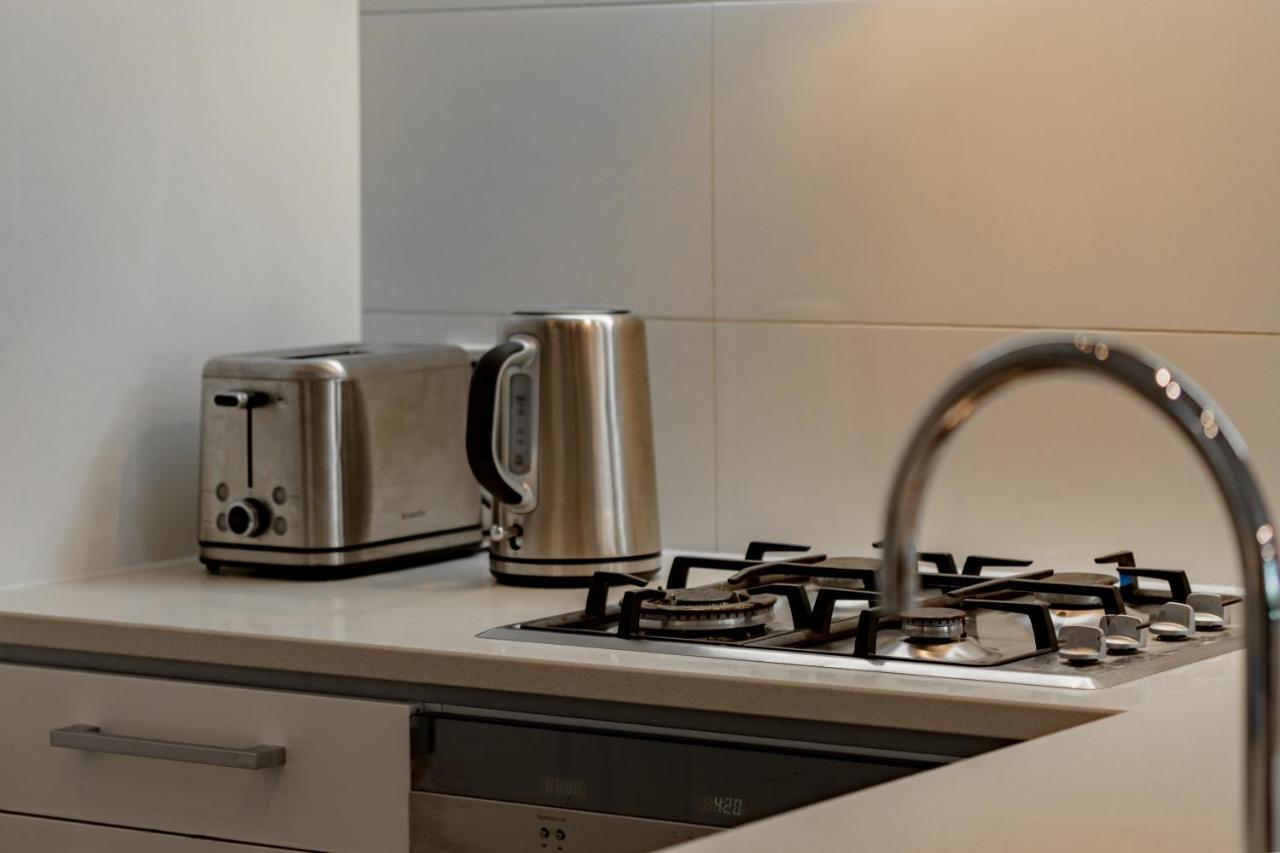 Appartamento Stylish Haven Luxury Interiors In Prime Location Distretto di Distretto di Queenstown Esterno foto