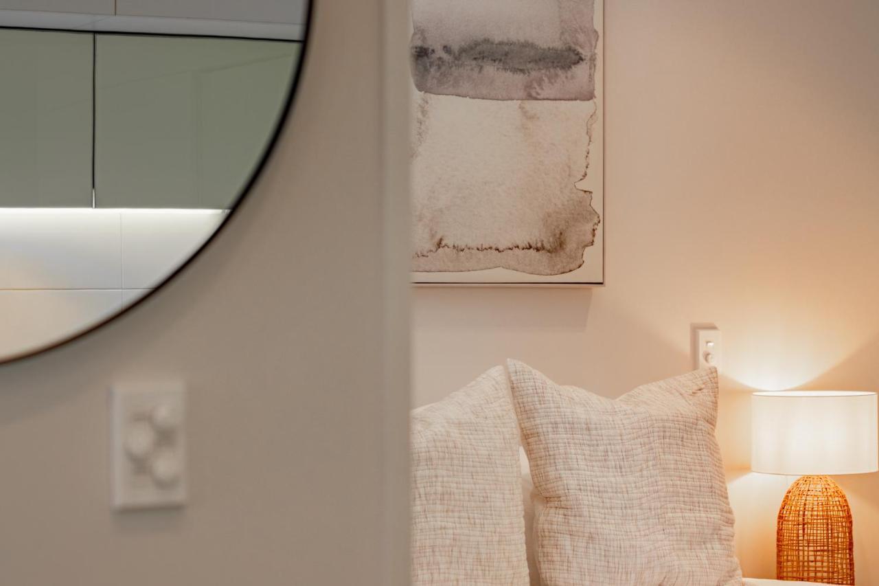 Appartamento Stylish Haven Luxury Interiors In Prime Location Distretto di Distretto di Queenstown Esterno foto