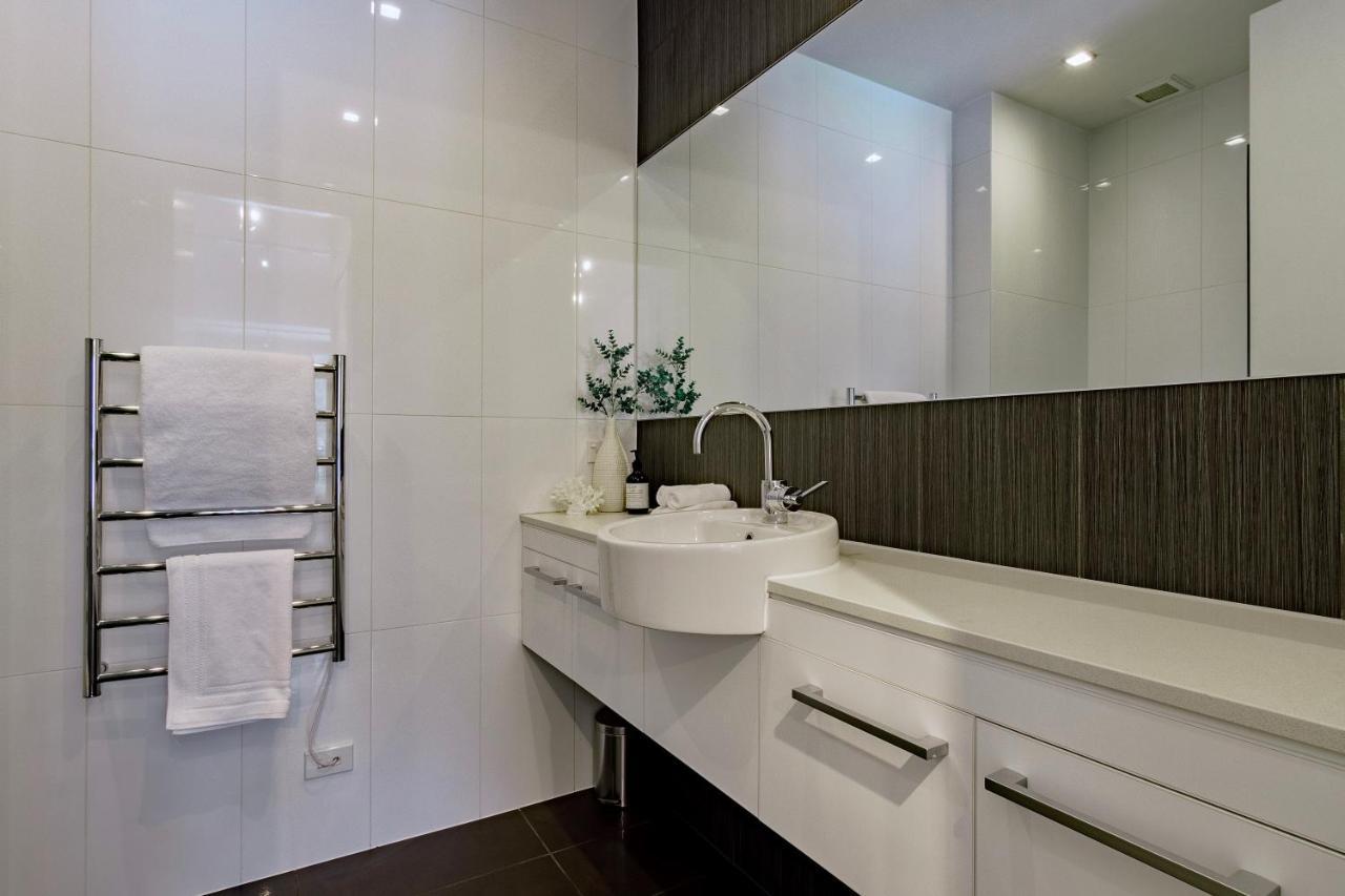 Appartamento Stylish Haven Luxury Interiors In Prime Location Distretto di Distretto di Queenstown Esterno foto